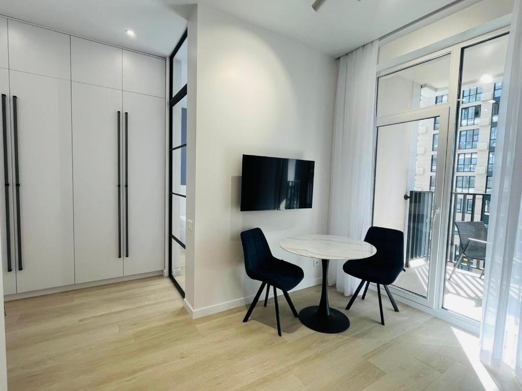 Modern Apartment In The Old Town Киев Экстерьер фото
