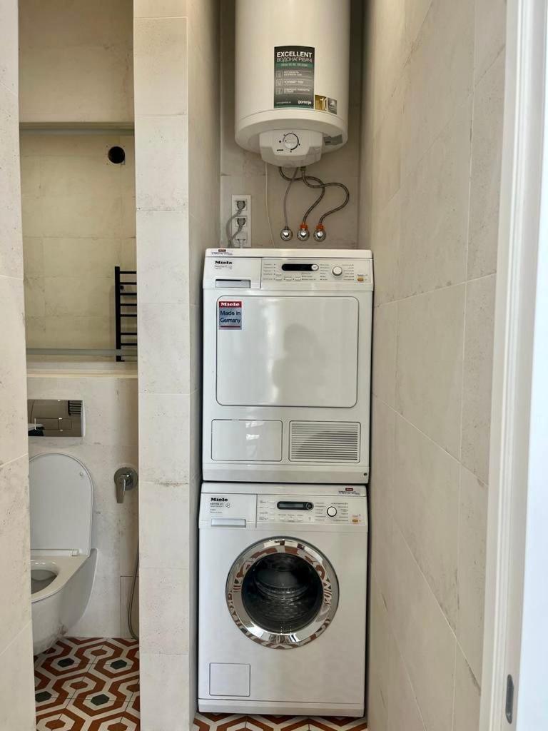 Modern Apartment In The Old Town Киев Экстерьер фото