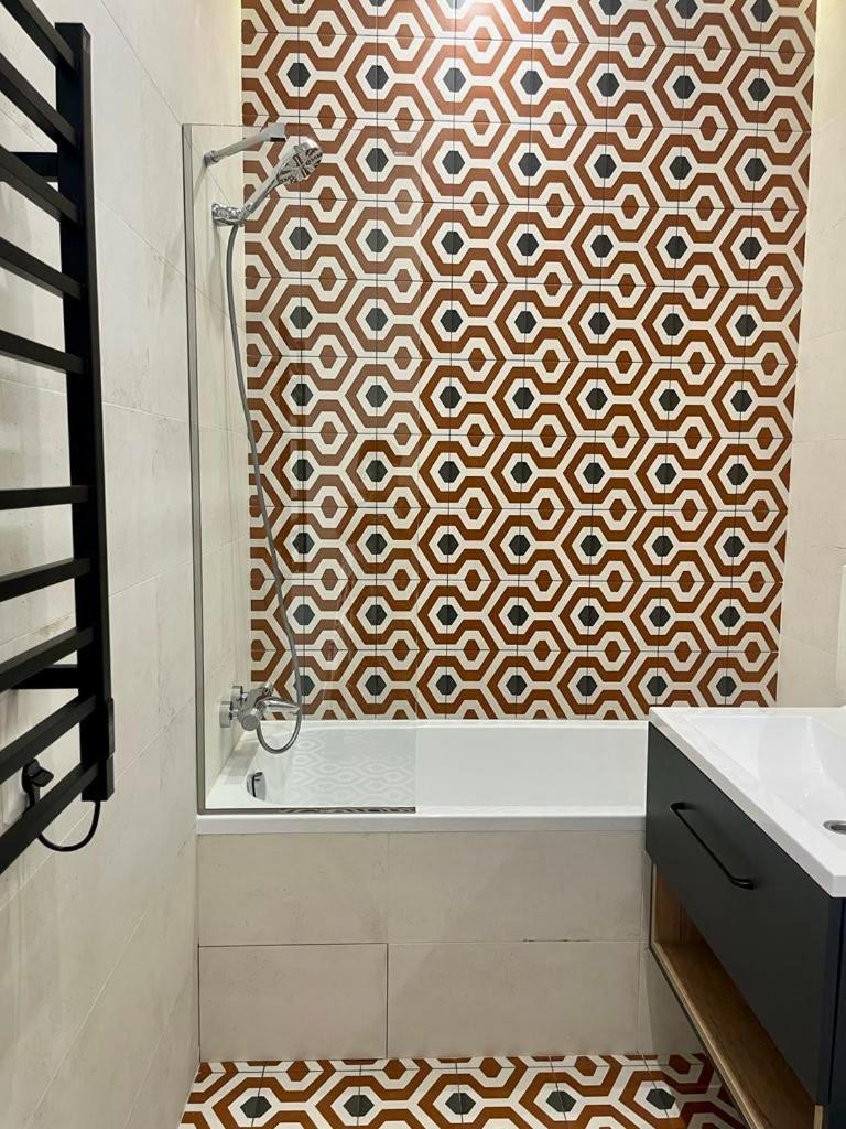 Modern Apartment In The Old Town Киев Экстерьер фото
