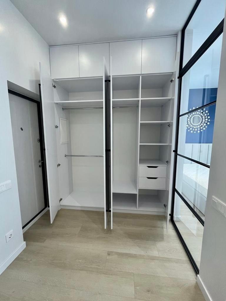Modern Apartment In The Old Town Киев Экстерьер фото
