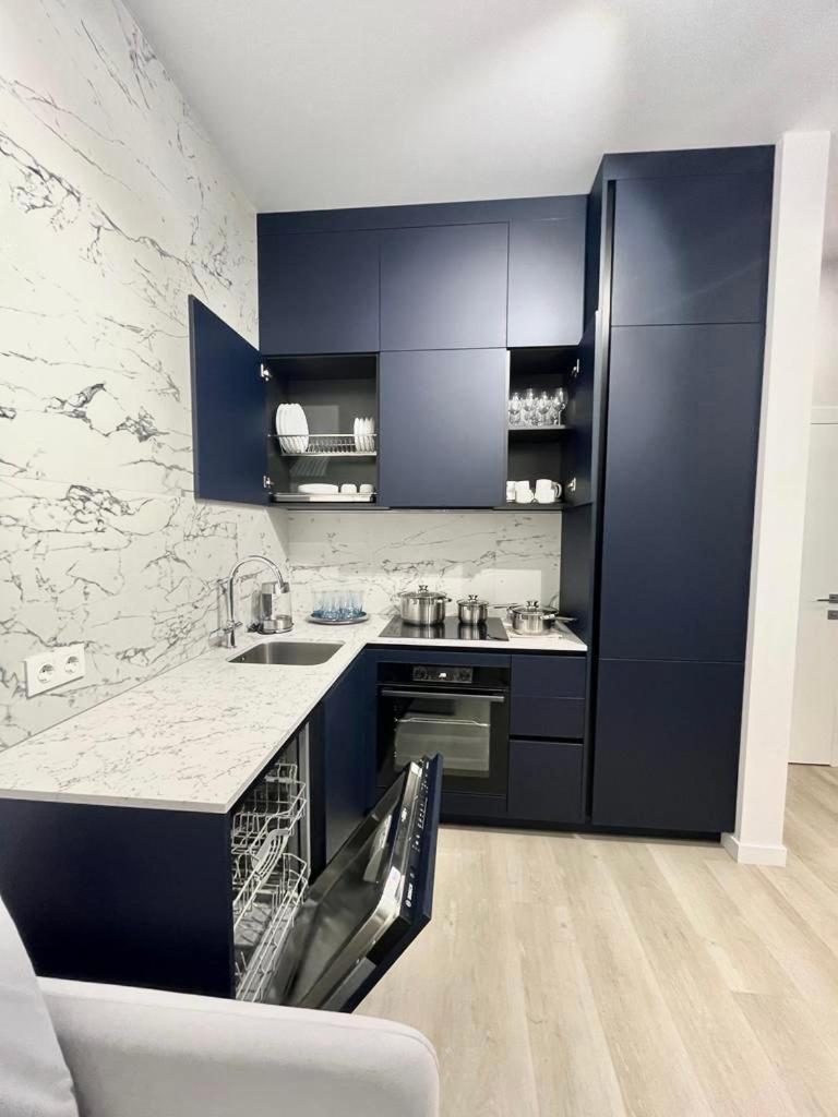 Modern Apartment In The Old Town Киев Экстерьер фото